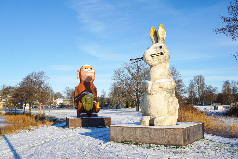 Apan och Kaninen under vintern med snö