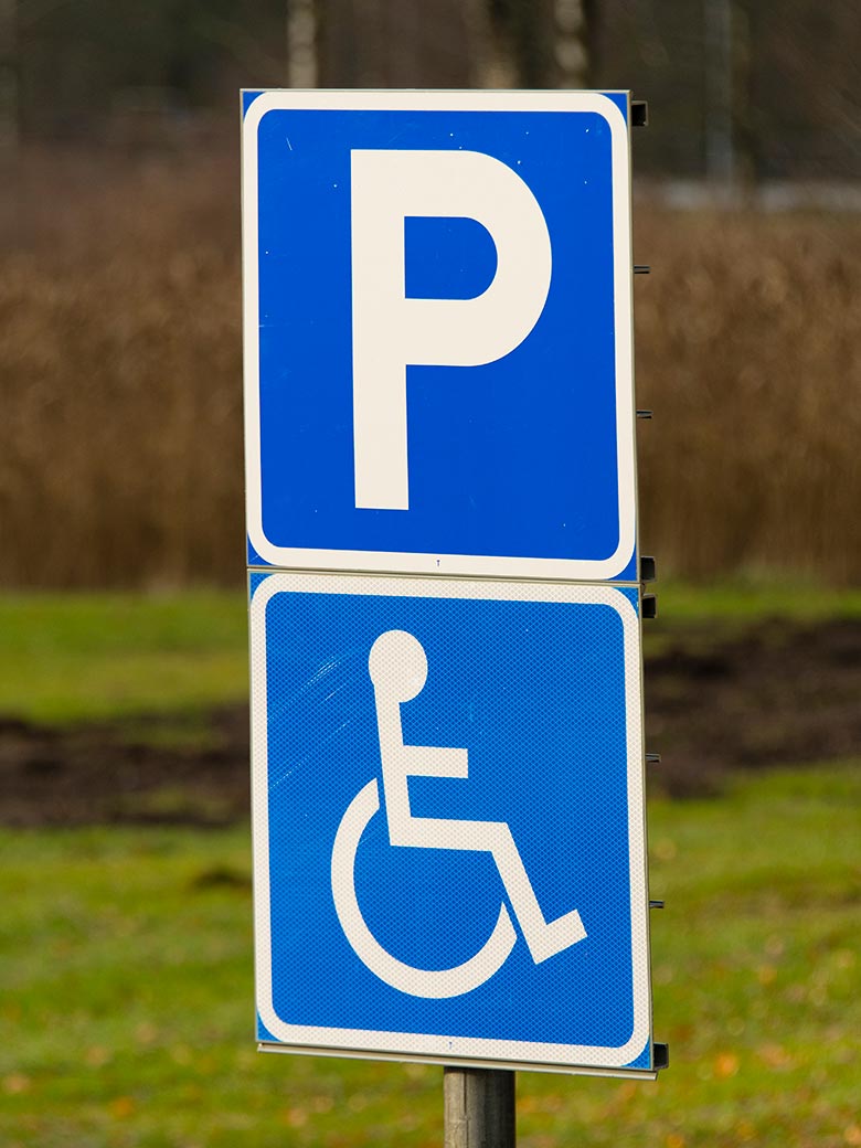 Skylt om handikappsparkering
